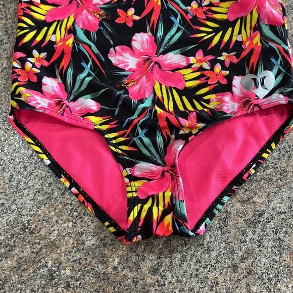 Hurley swimsuit size 5/6 - Picture 3 of 5